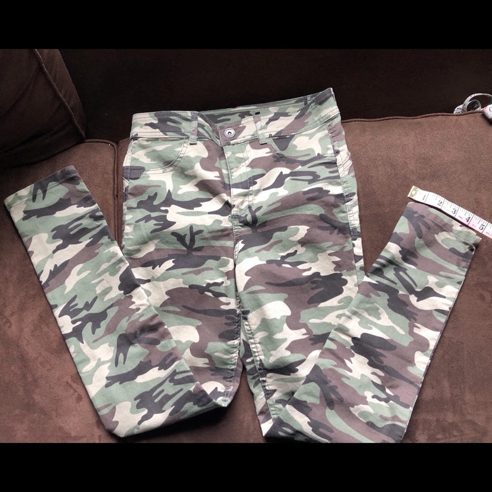 Super cool stretchy camo jeans
